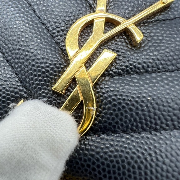 ❌SOLD❌Authentic Yves Saint Laurent zip around wallet in grain embossed calfskin - Picture 4 of 15